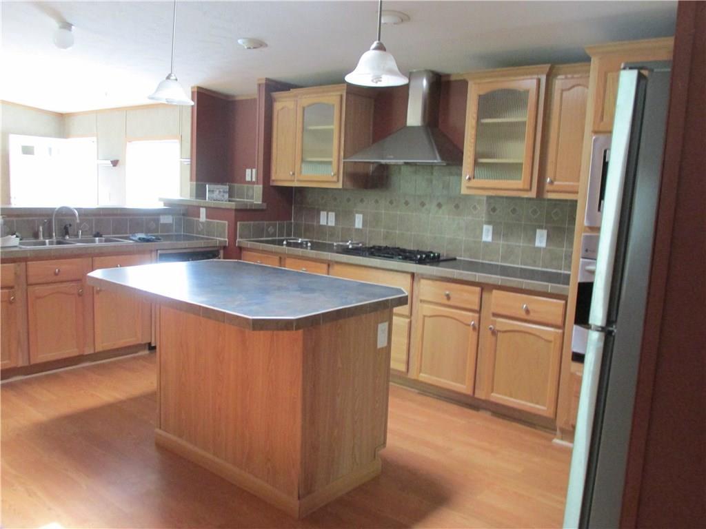 Such an "INVITING" Kitchen!