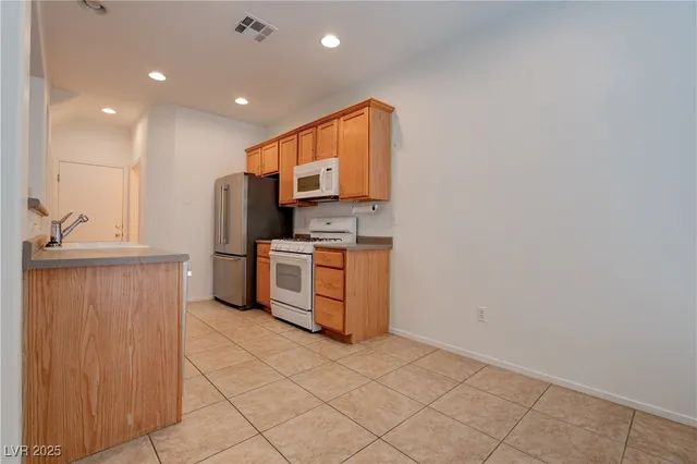 $1,700 | 6348 War Emblem Court, Las Vegas, NV 89141