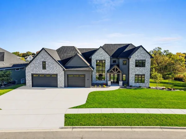 $2,995,000 | 2011 Labyrinth Lane, De Pere, WI 54115