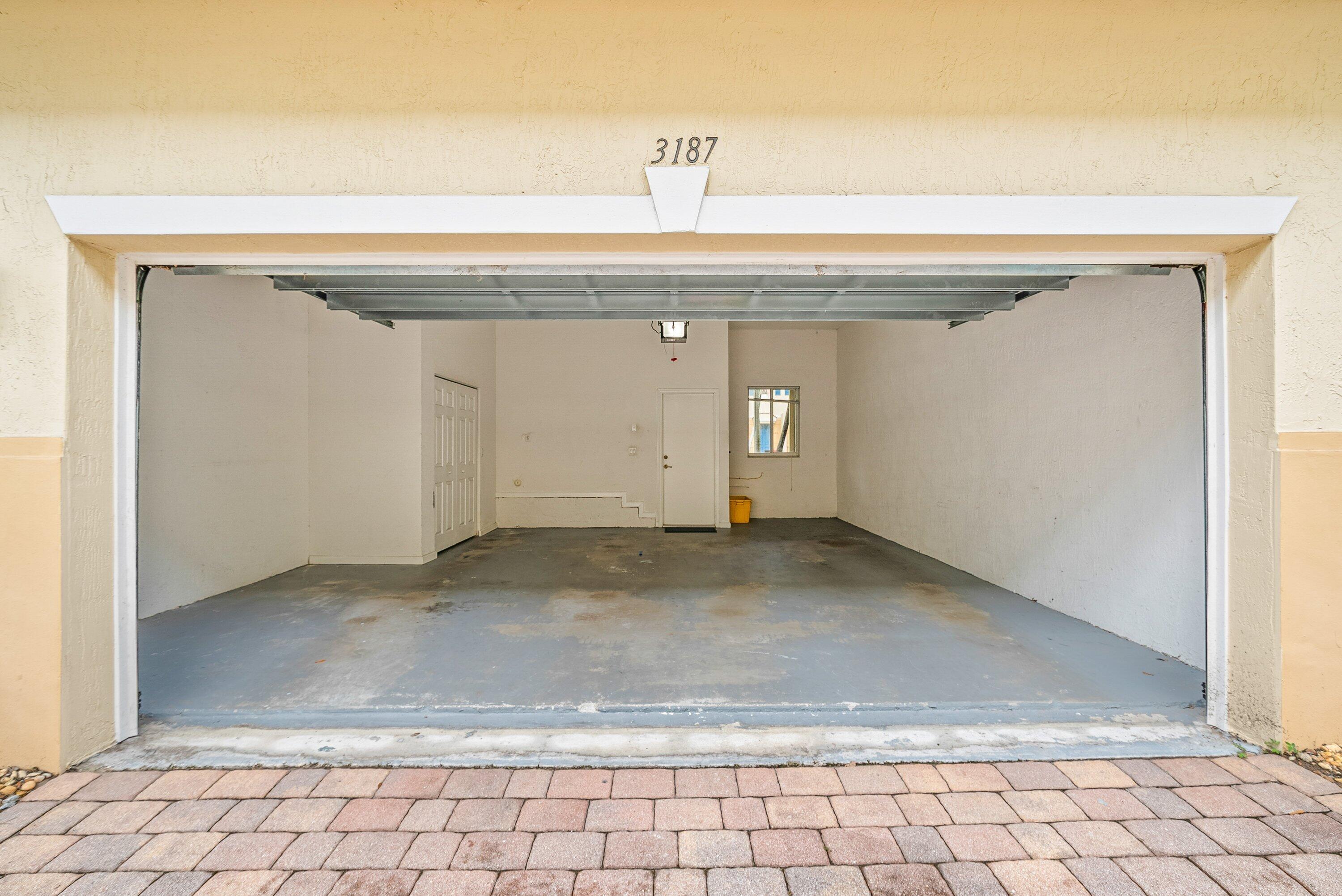 3187 North Oasis Drive Boynton Beach, FL 33426 - Photo 30 of 41 a view of entryway