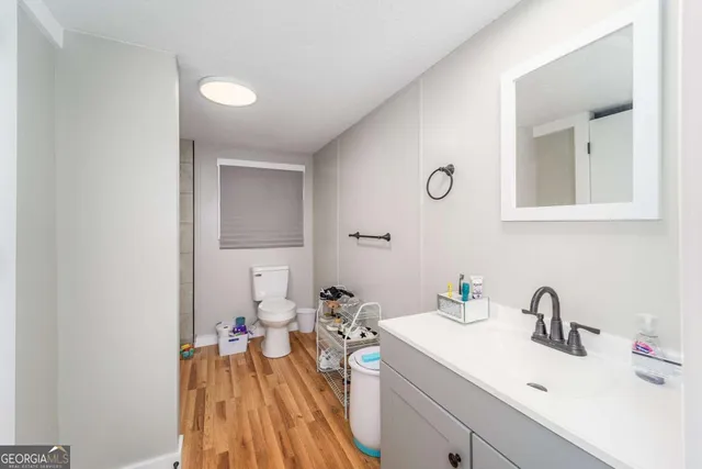 a en suite bathroom with a sink and a mirror