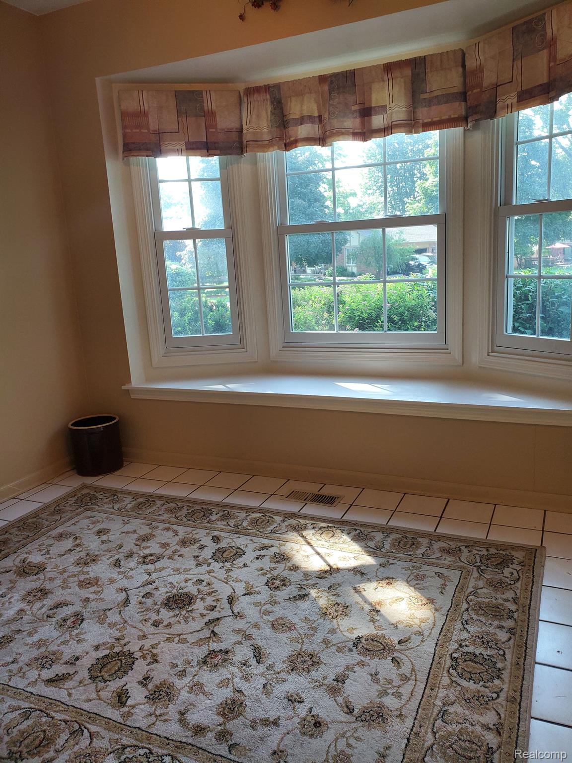 35647 Congress Road Farmington, MI 48335 - Photo 12 of 24 Gallery Image 12
