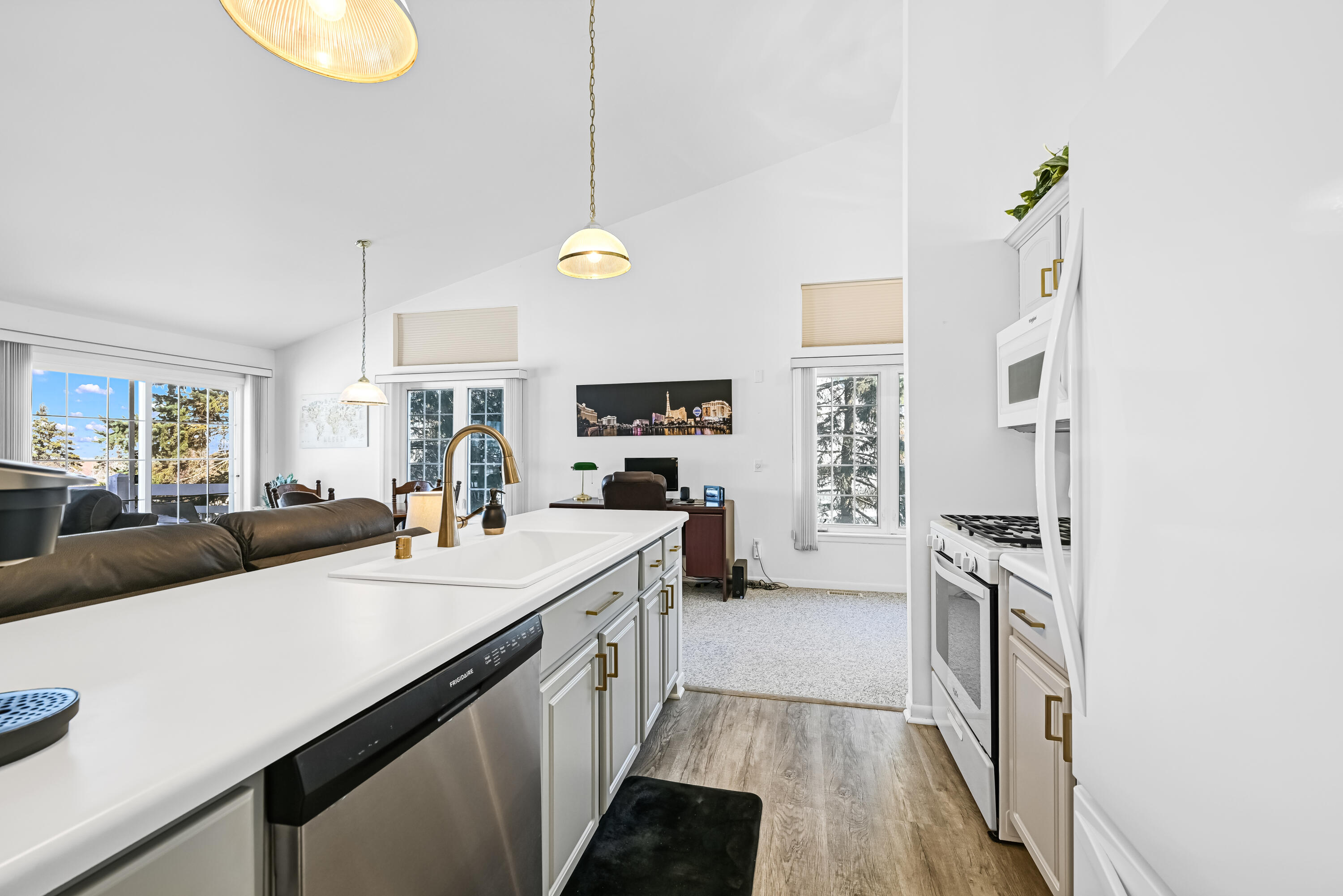 708 Geneva National Avenue North, Unit N Geneva, WI 53147 - Photo 11 of 31 DSC_2 (4)