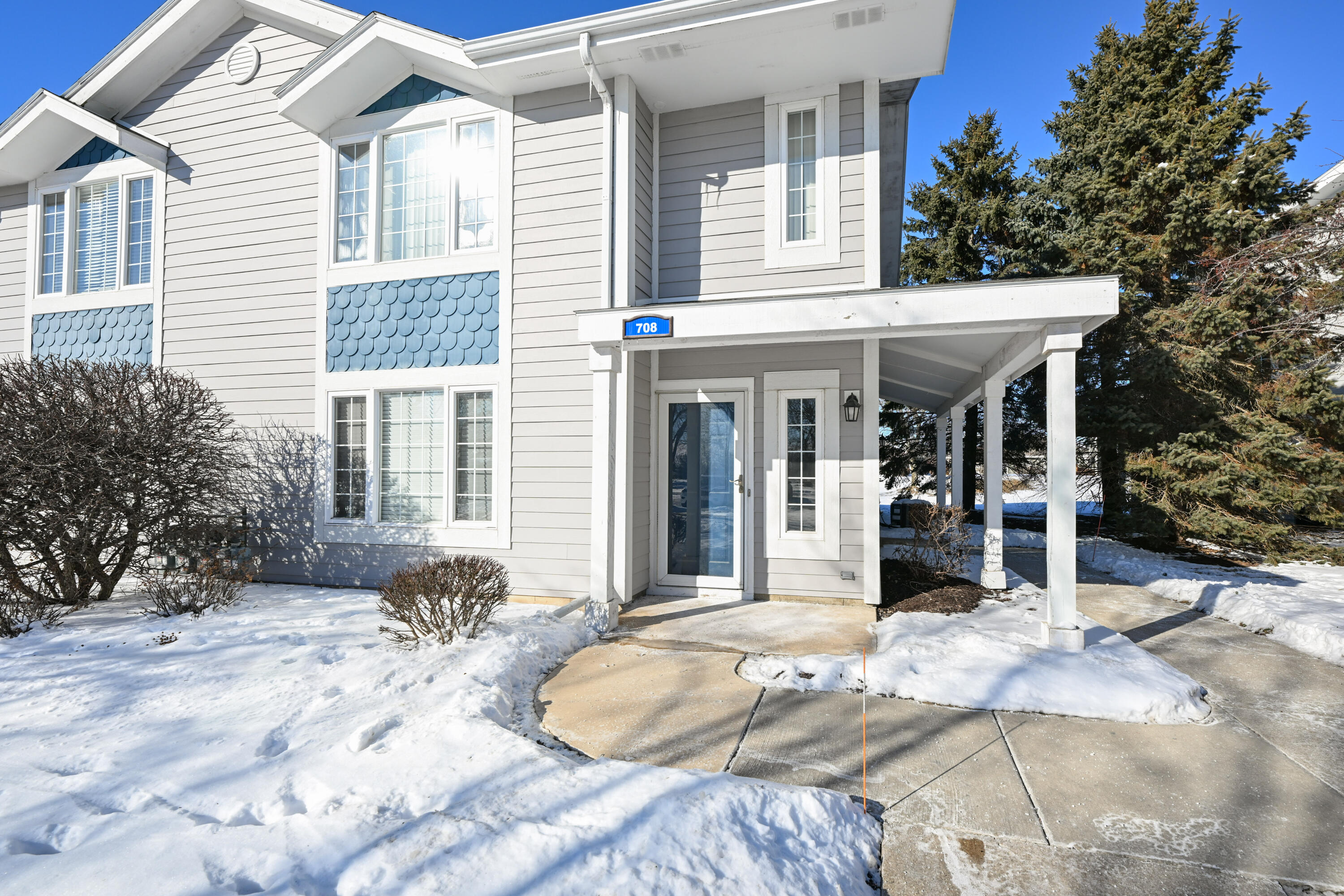 708 Geneva National Avenue North, Unit N Geneva, WI 53147 - Photo 4 of 31 DSC_1 (2)