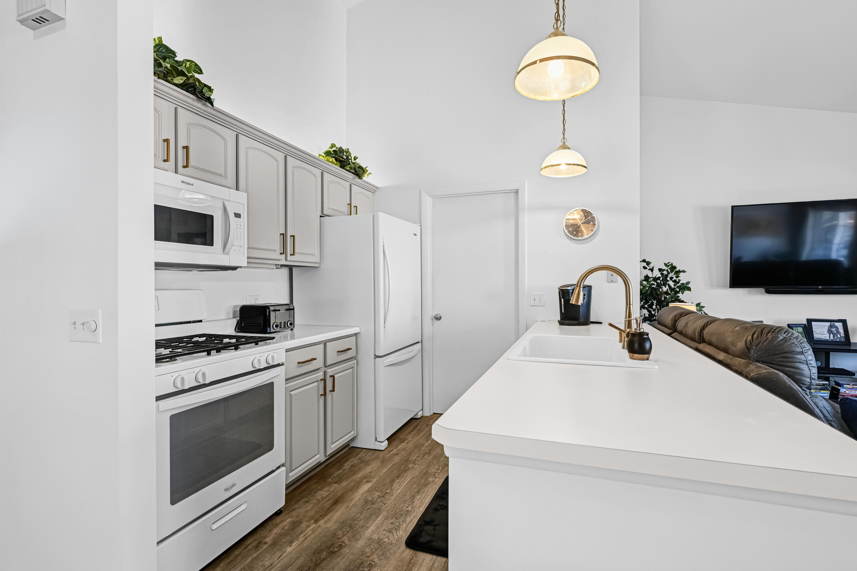 708 Geneva National Avenue North, Unit N Geneva, WI 53147 - Photo 9 of 31 DSC_2 (2)