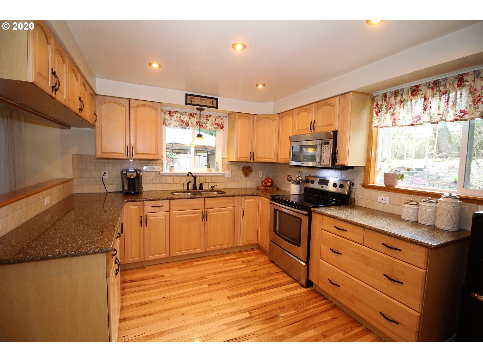 24708 Sertic Road Veneta, OR 97487 - Photo 4 of 25 Gallery Image 4
