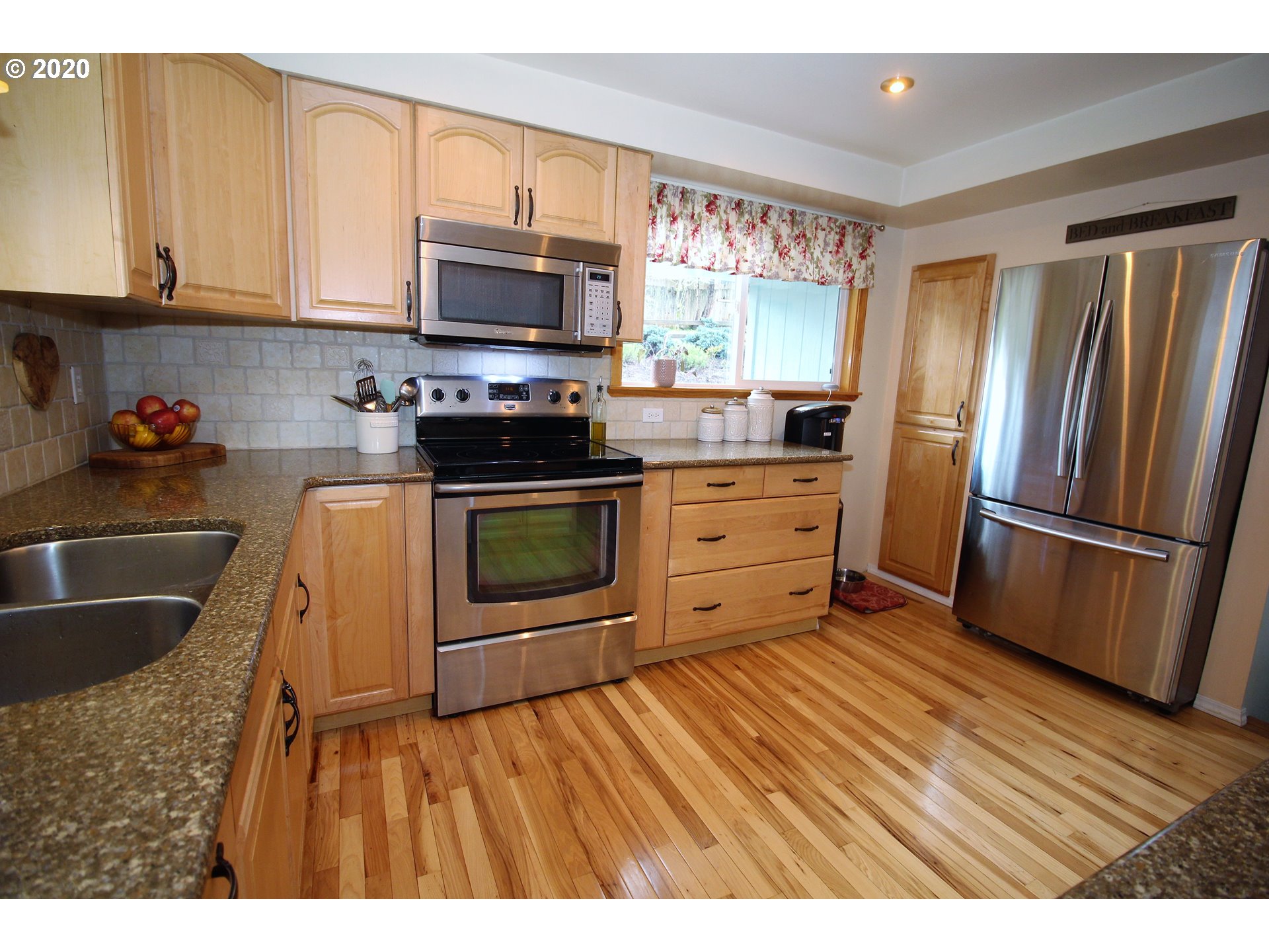 24708 Sertic Road Veneta, OR 97487 - Photo 5 of 25 Gallery Image 5