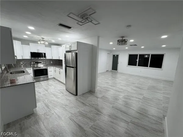 $2,350 | 1201 Betmar Boulevard, North Fort Myers, FL 33903