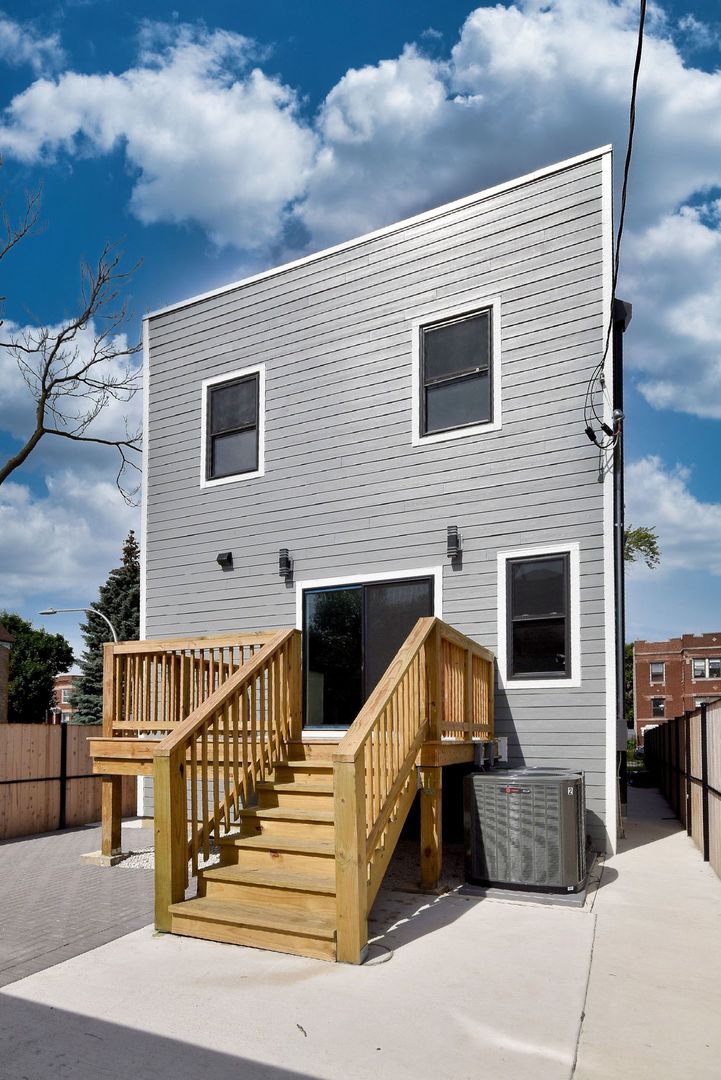 1501 North Springfield Avenue Chicago, IL 60651 - Photo 5 of 43