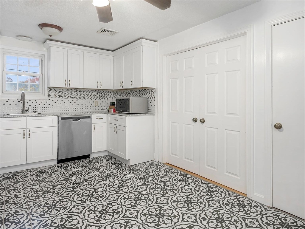 14 Endmoor Road Westford, MA 01886 - Photo 18 of 34
