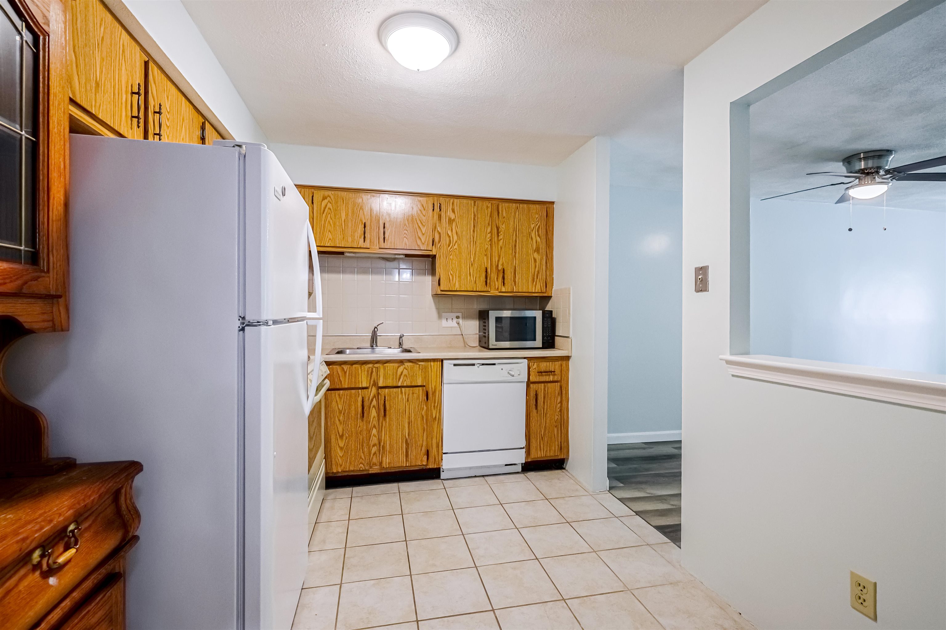 210 Brook Village Road, Unit 7 Nashua, NH 03062 - Photo 9 of 31
