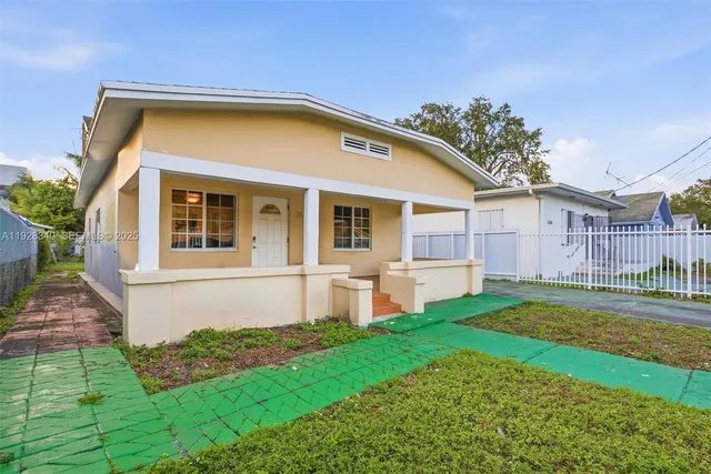 a view of a house with a yard and plants