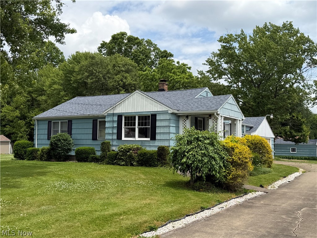 612 Briggs Road Leavittsburg, OH 44430 - Photo 1 of 21