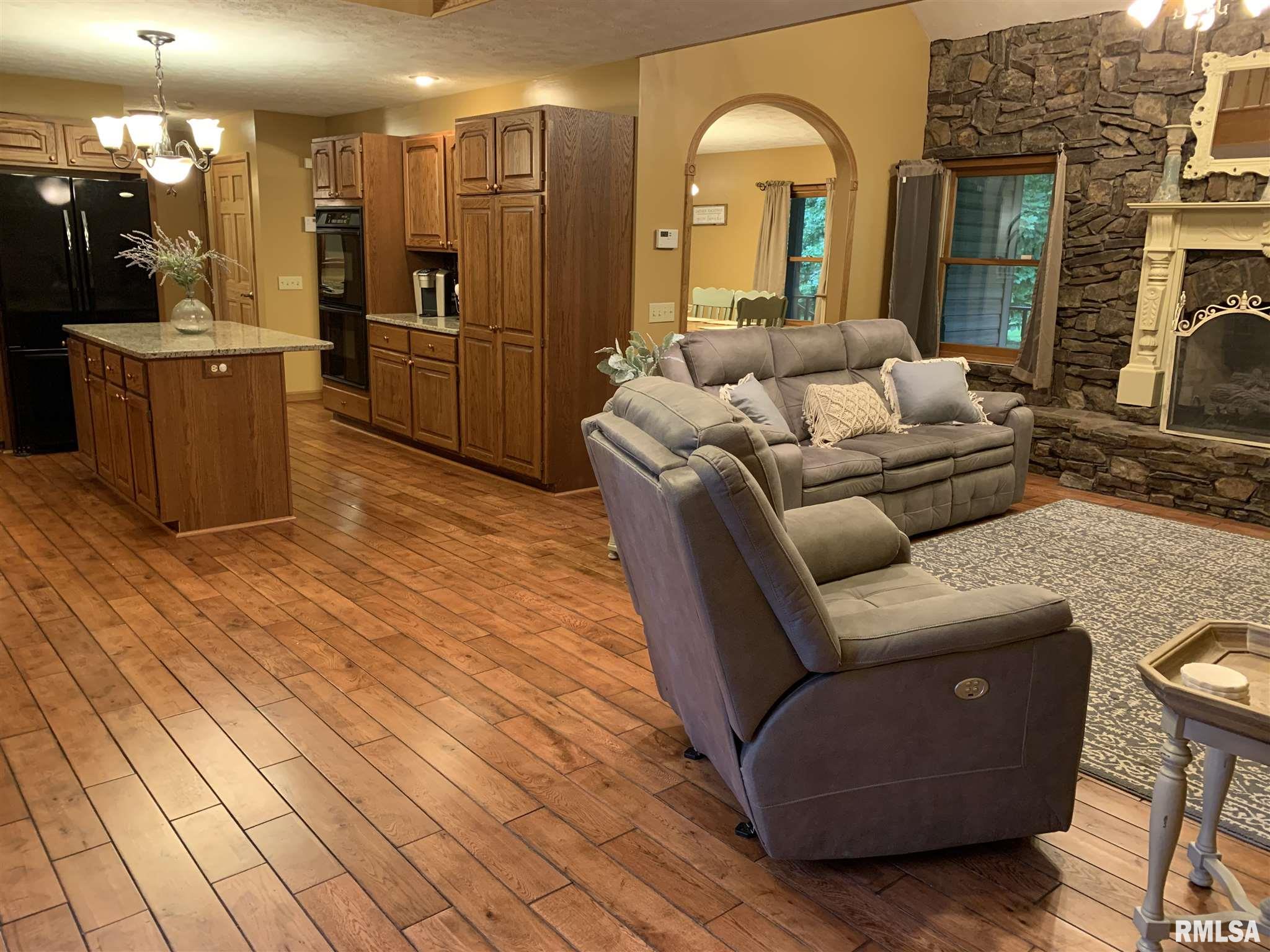 7940 Paradise Road Du Quoin, IL 62832 - Photo 5 of 48