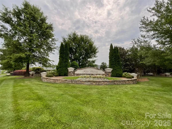 $529,999 | 2005 Blue Iris Drive, Matthews, NC 28104