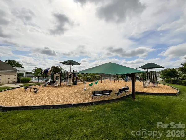 $529,999 | 2005 Blue Iris Drive, Matthews, NC 28104