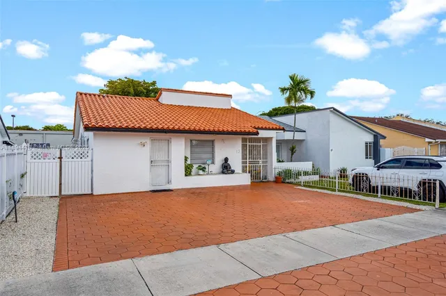 $899,900 | Fountainebleau, Miami, FL 33172