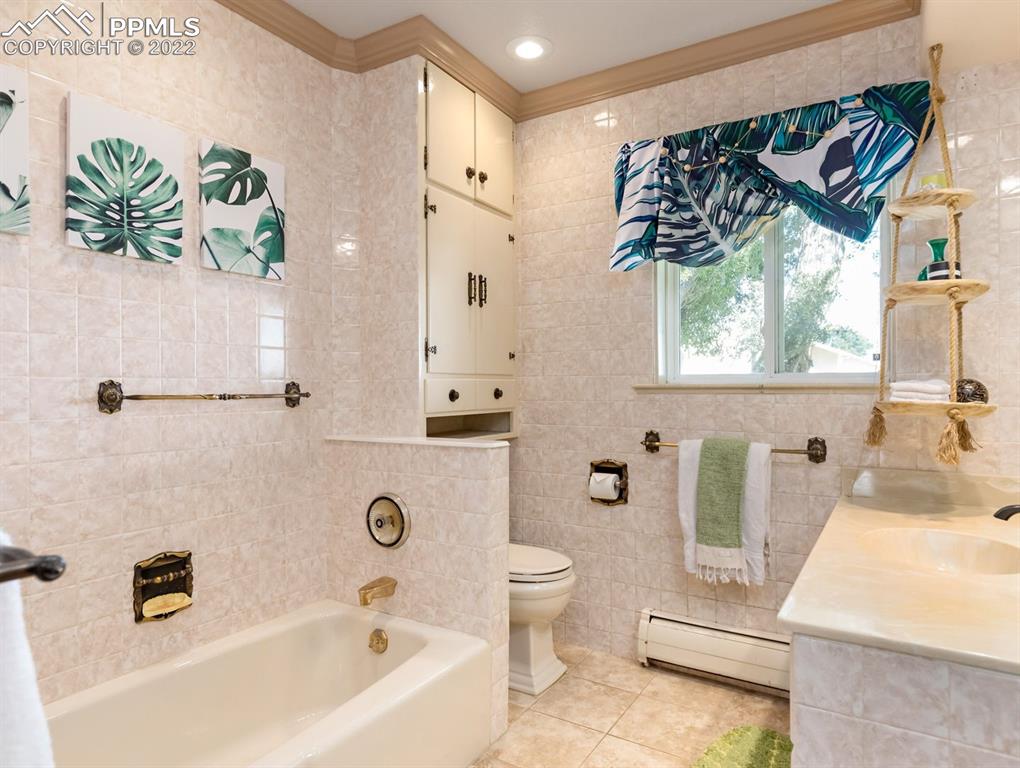 28021 Everett Road Pueblo, CO 81006 - Photo 21 of 43 Main floor bath