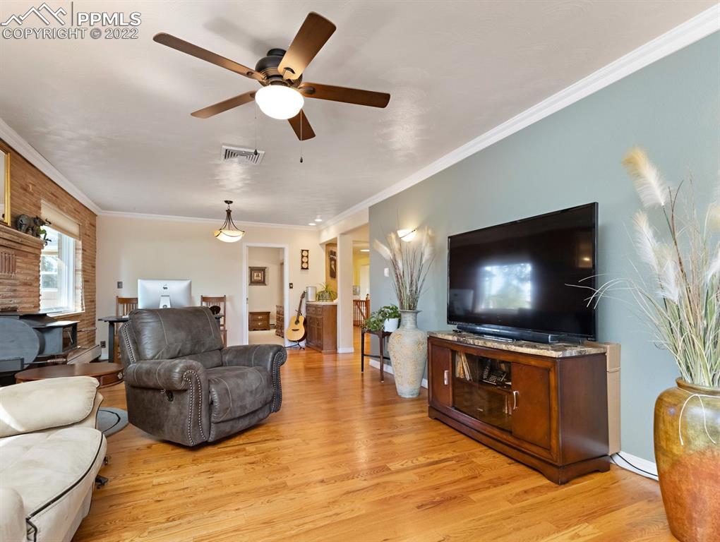 28021 Everett Road Pueblo, CO 81006 - Photo 7 of 43 Main floor living room