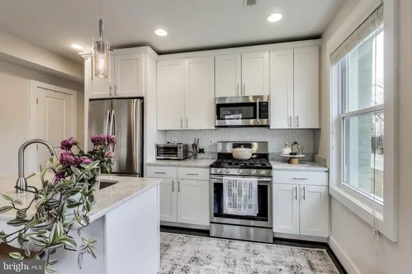 $2,650 | 426 18th Street Northeast, Unit 2, Washington, DC 20002