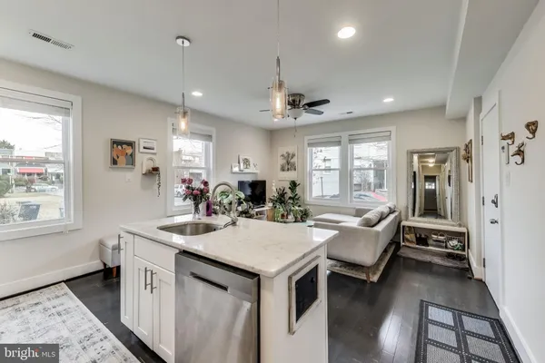 $2,650 | 426 18th Street Northeast, Unit 2, Washington, DC 20002