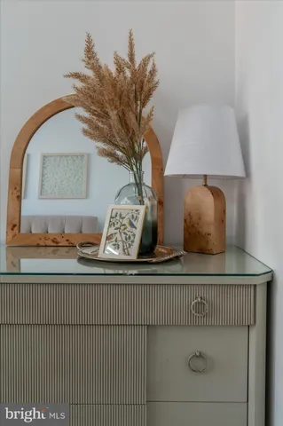 a picture of a dresser