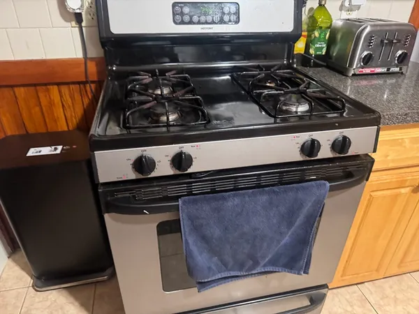 $1,300 | 108 Wilmington Avenue, Unit 1, Boston, MA 02124