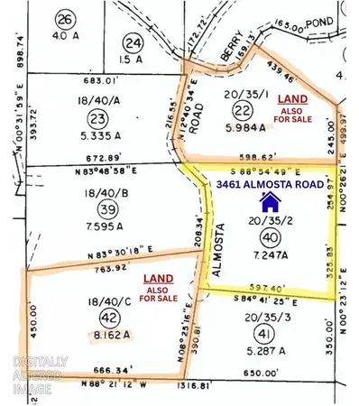 a view of a back yard