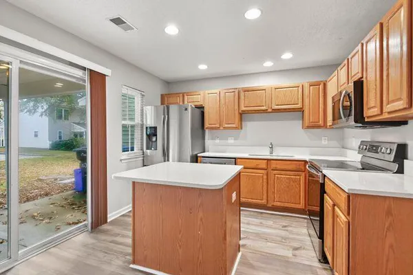 $1,950 | 8010 Shadow Oak Drive, North Charleston, SC 29406