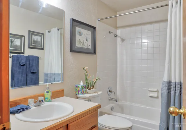 $500,000 | 2051 North Applewood Place, Meridian, ID 83646