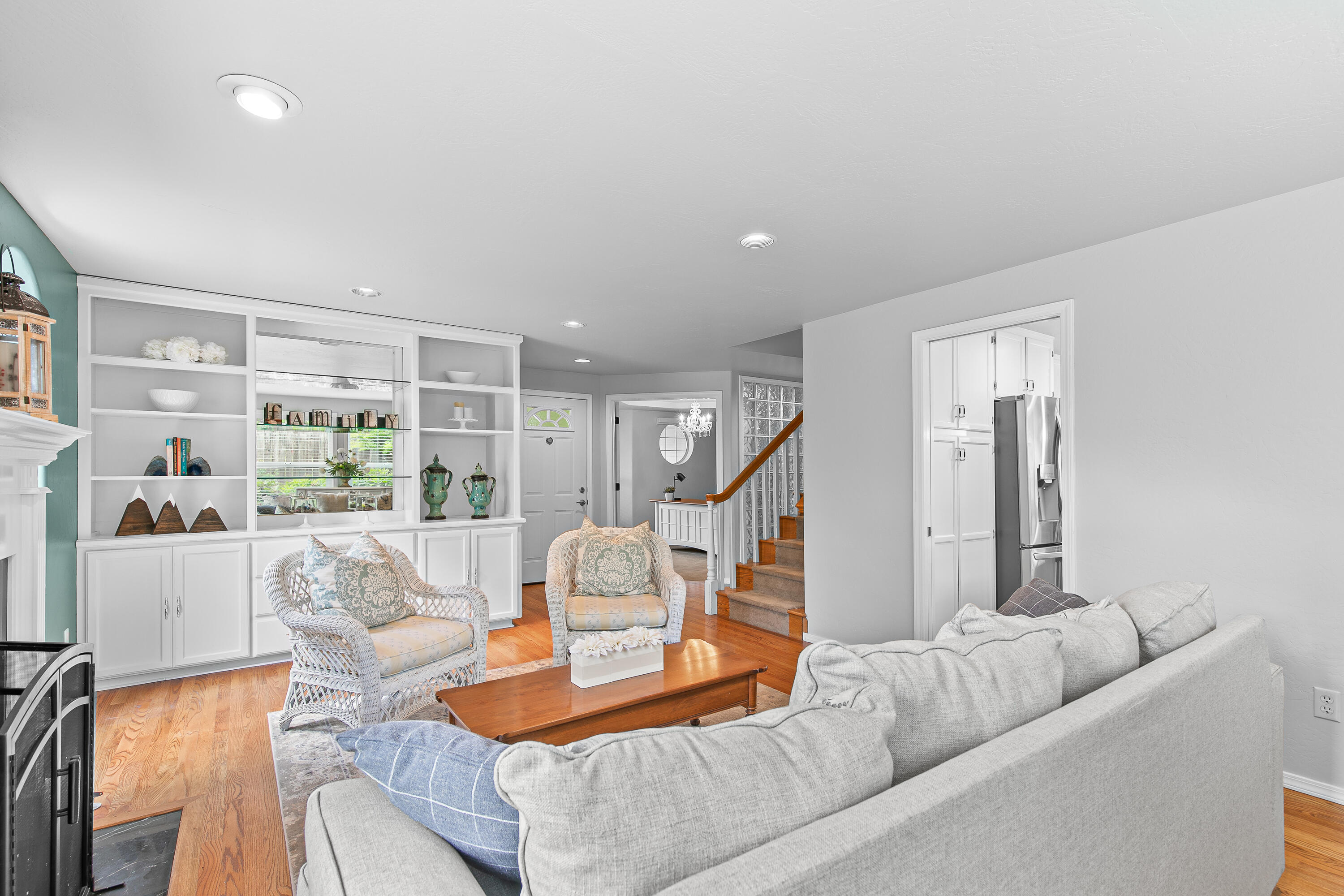 2338 Ridge Way Medford, OR 97504 - Photo 6 of 48 Living Rm - 6