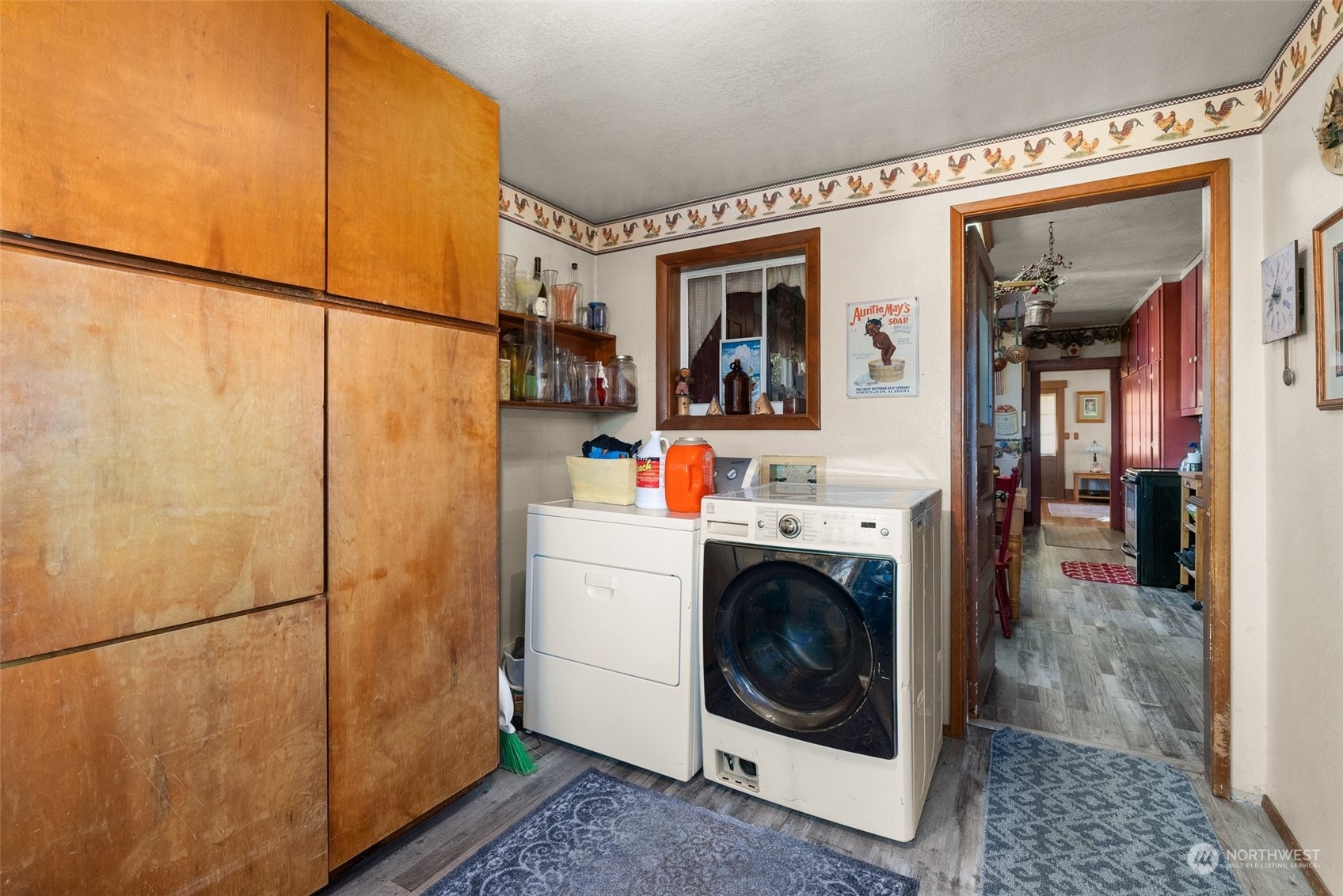 809 Long Road Centralia, WA 98531 - Photo 12 of 37 a utility room with dryer and washer