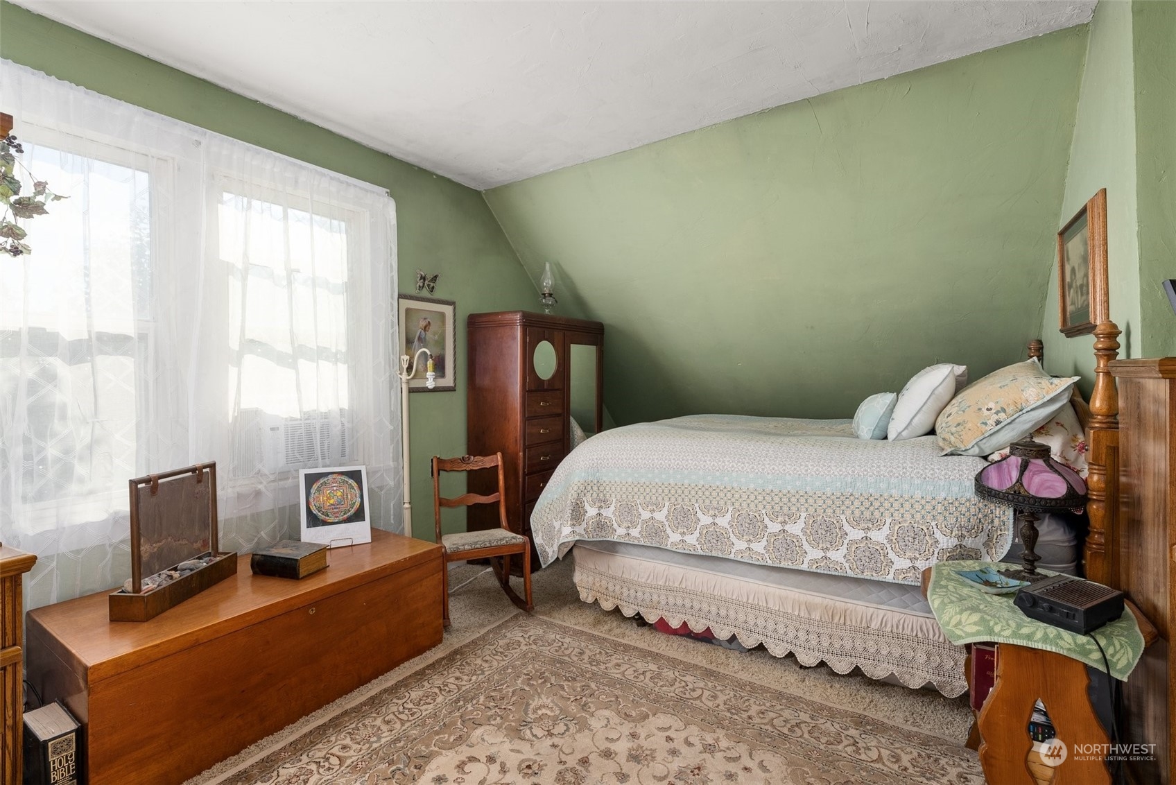 809 Long Road Centralia, WA 98531 - Photo 20 of 37 a bedroom with a bed and a window