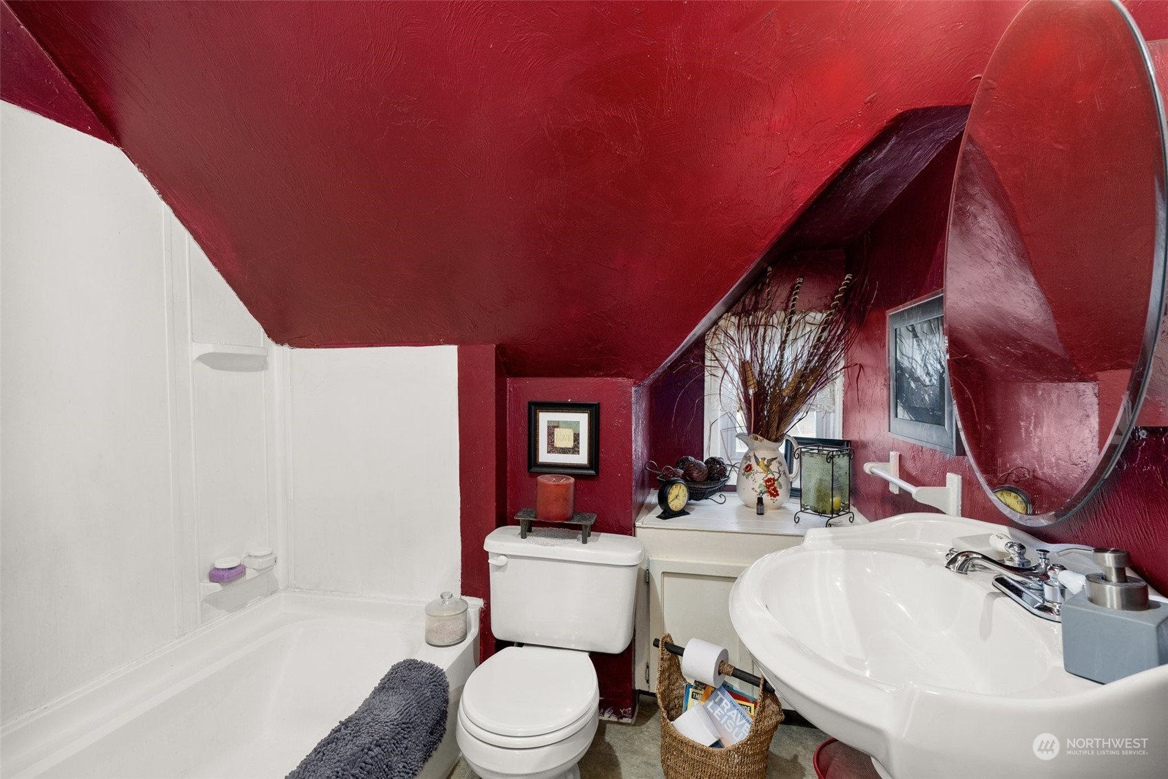 809 Long Road Centralia, WA 98531 - Photo 22 of 37 a bathroom with a toilet sink and mirror