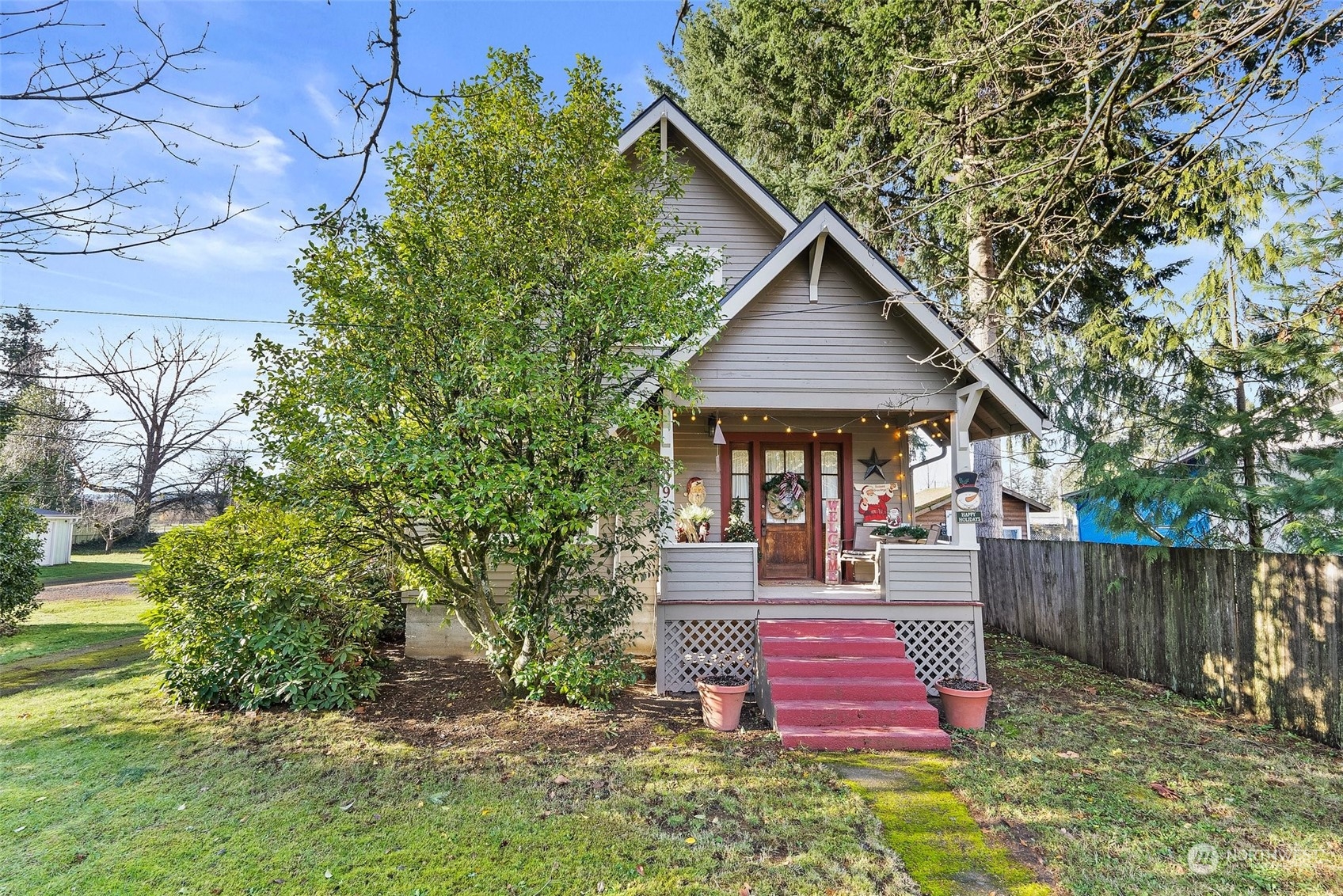 809 Long Road Centralia, WA 98531 - Photo 31 of 37 a front view of a house with a yard