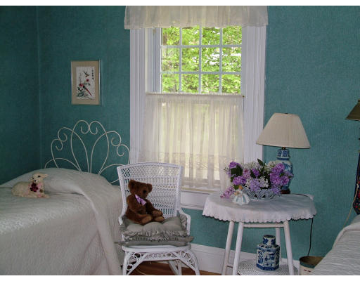 66 Garfield Street Springfield, MA 01108 - Photo 10 of 12 a bedroom with a bed and a table