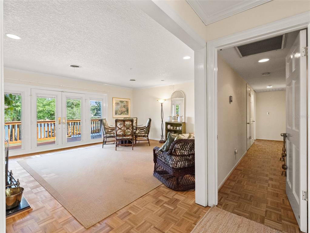 517 Derry Down Road Orlando, FL 32806 - Photo 15 of 39 Gallery Image 15