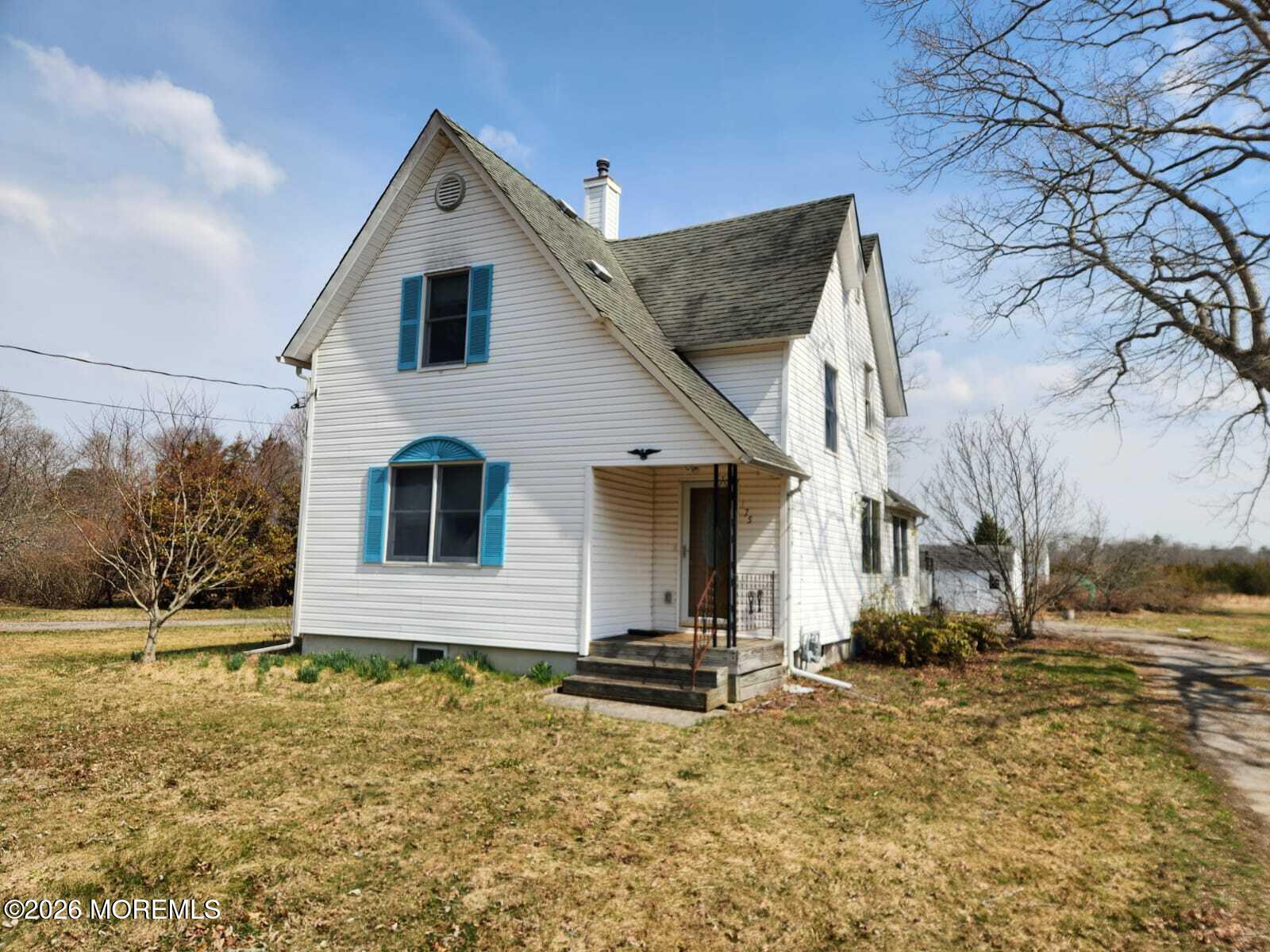 175 Grawtown Road Jackson, NJ 08527 - Photo 2 of 27 a front view of a house with a yard