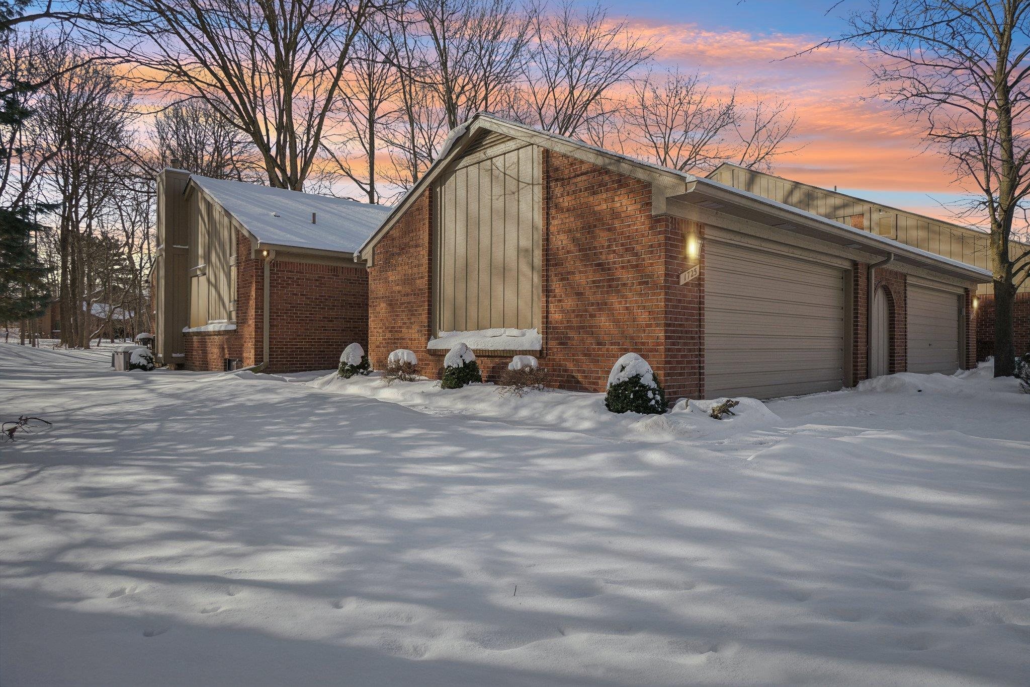 1725 Streamwood Drive Rochester Hills, MI 48309 - Photo 1 of 31