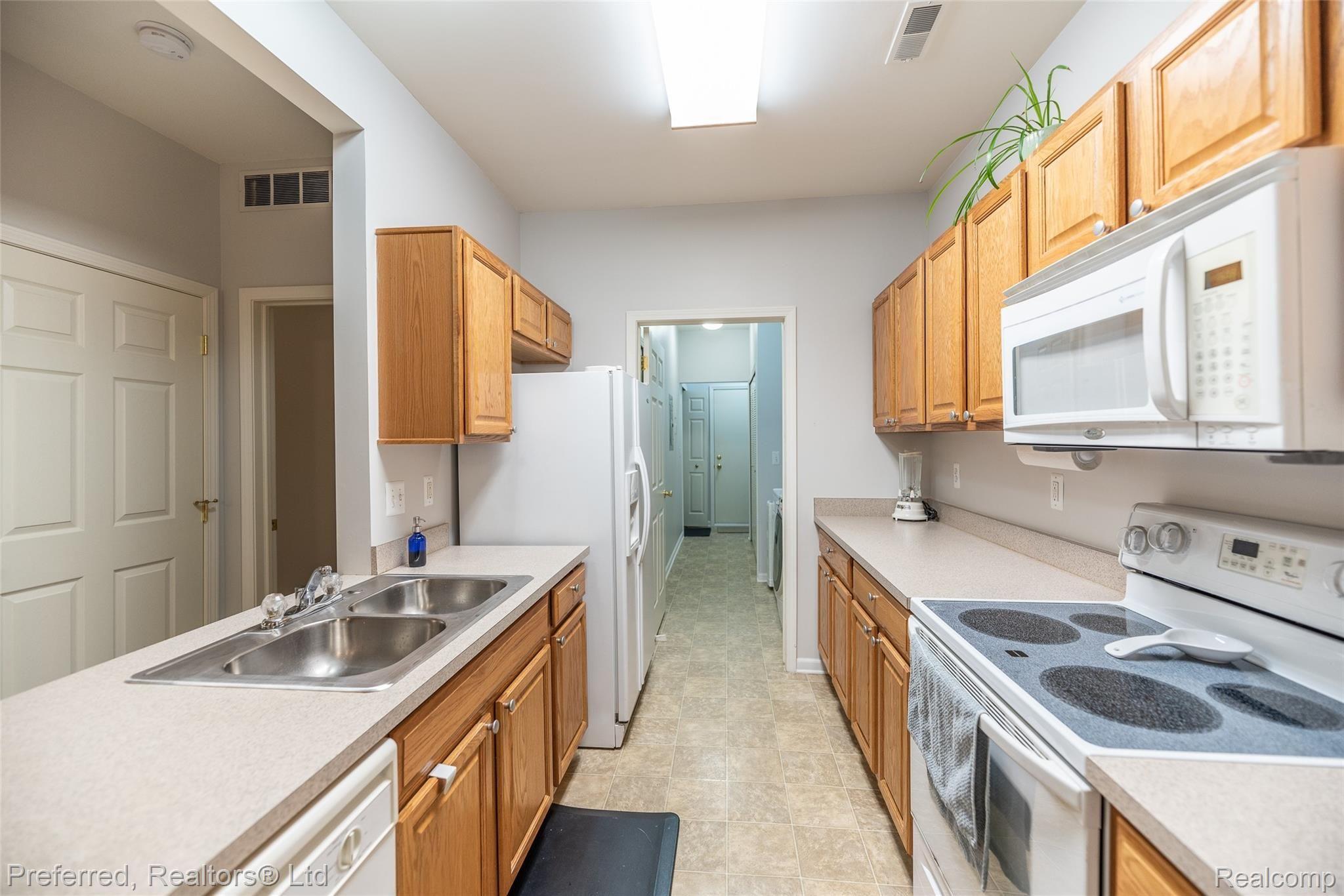 11706 Farmington Road Livonia, MI 48150 - Photo 7 of 20 DSC_4952.jpg