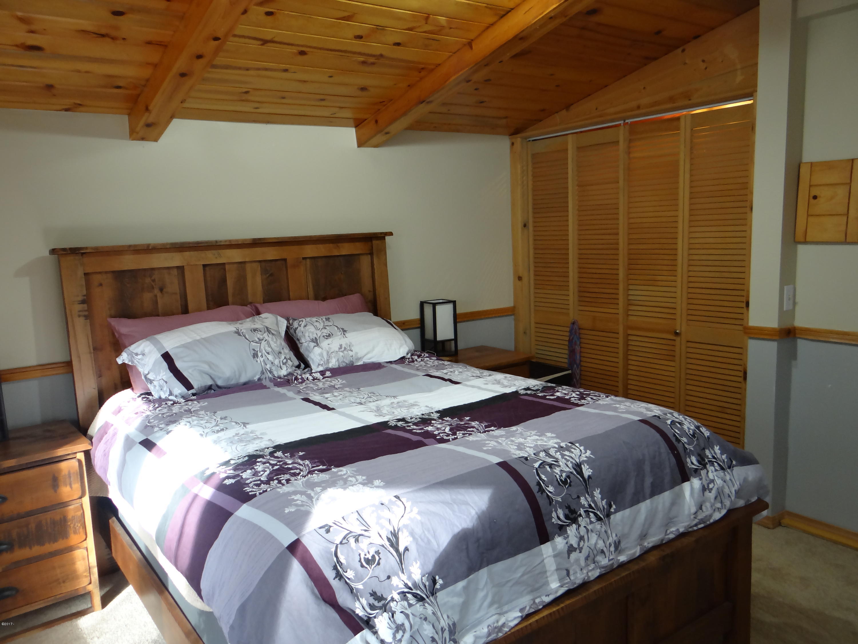 16 North New Bridge Road Otis, OR 97368 - Photo 14 of 24 Master Bedroom
