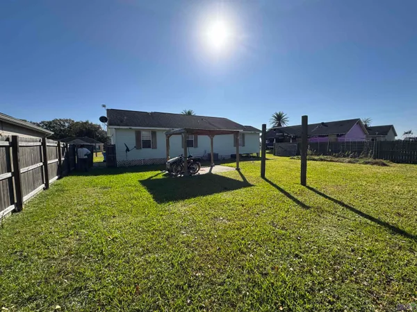 $157,900 | 117 Caribbean Drive, Jeanerette, LA 70544
