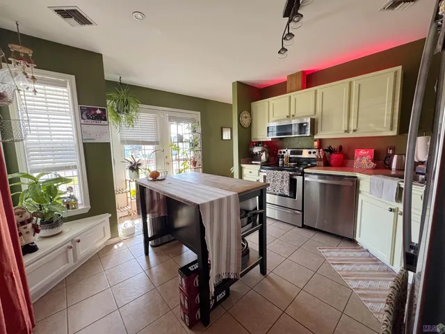 $164,900 | 117 Caribbean Drive, Jeanerette, LA 70544