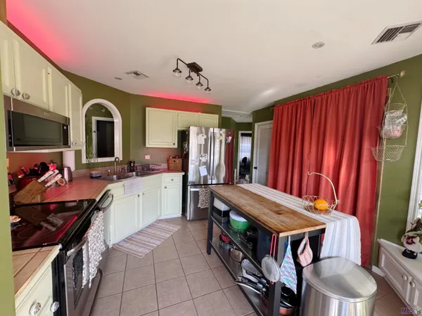 $157,900 | 117 Caribbean Drive, Jeanerette, LA 70544