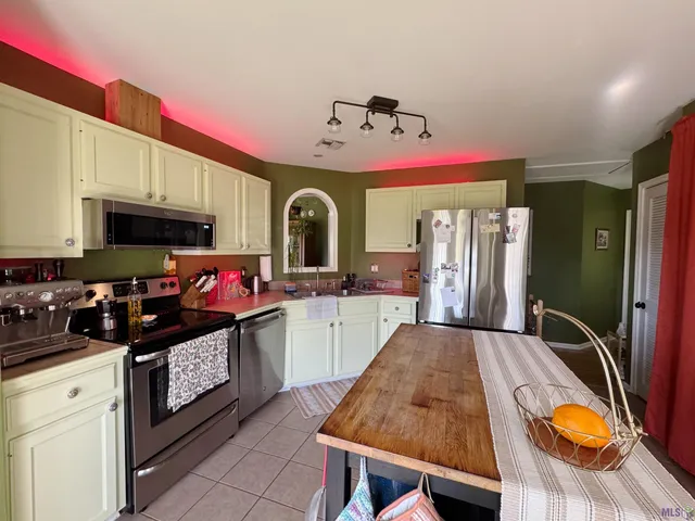 $164,900 | 117 Caribbean Drive, Jeanerette, LA 70544