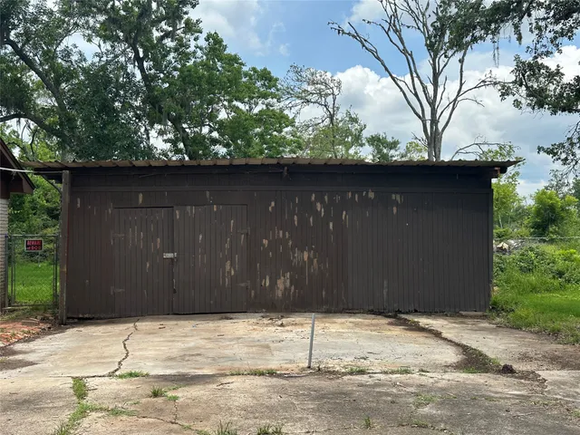 $185,000 | 112 Raven Street, Clute, TX 77531