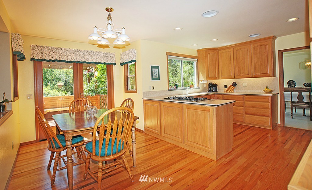 16306 110th Avenue Northeast Bothell, WA 98011 - Photo 4 of 19 Gallery Image 4