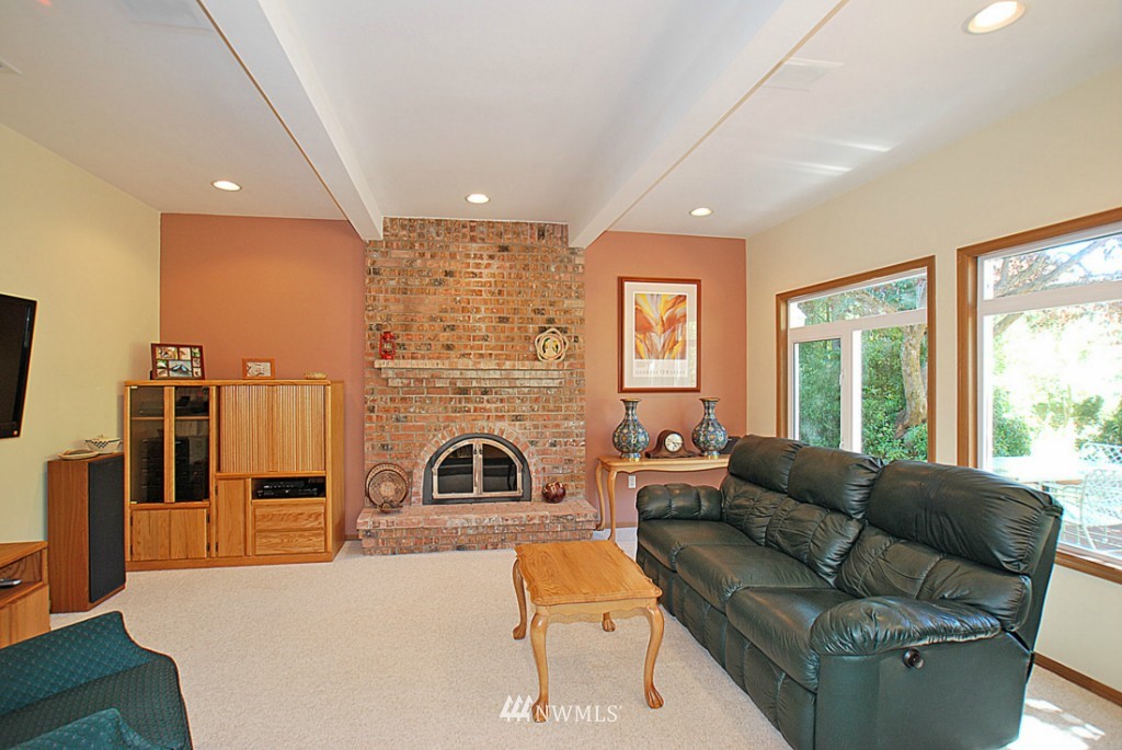 16306 110th Avenue Northeast Bothell, WA 98011 - Photo 5 of 19 Gallery Image 5