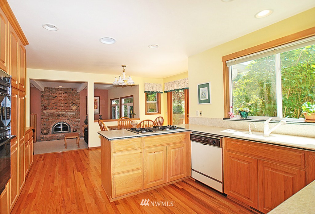 16306 110th Avenue Northeast Bothell, WA 98011 - Photo 6 of 19 Gallery Image 6