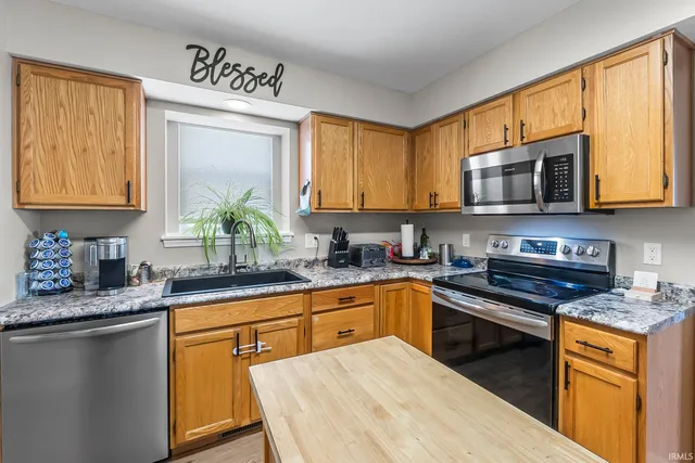 $274,900 | 3024 Killarney Place, Fort Wayne, IN 46818